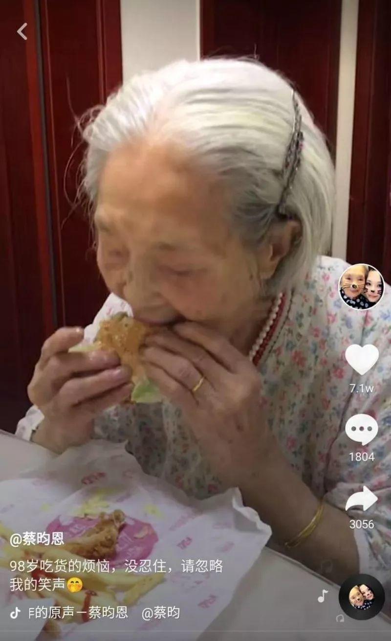 98-Year-Old Grandma Goes Viral for Her Love of Cola...